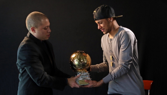 Hang ：对战RNG更多看我们自己，我们自己没什么问题就稳赢的