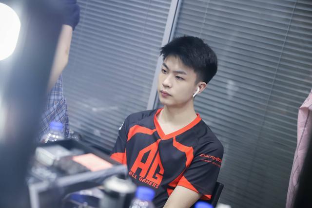 【lpl战报】WE 2-0 RNG：WE完美团战发挥 以下克上成功战胜RNG