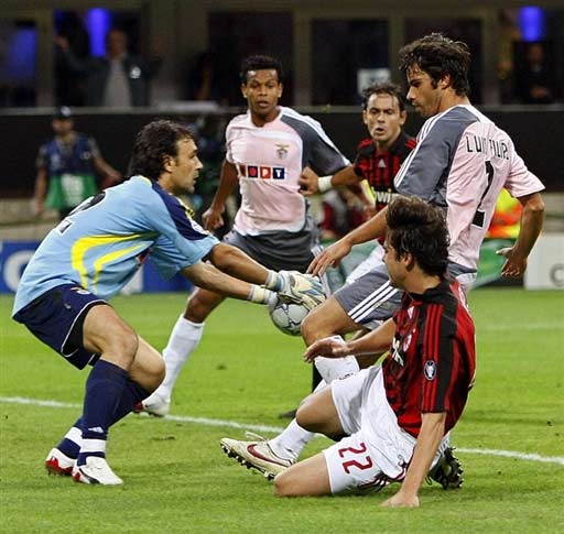 LNG Esports 模仿职业选手 knight 和 Alola 努力学习。 Bilibili Gaming 在第一场比赛中击败了 LNG Esports 。